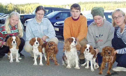 Riina, Konsta ja pennut Jyv�skyl�ss�